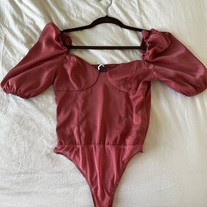 Pink Lulu’s bodysuit w/ puffer sleeve